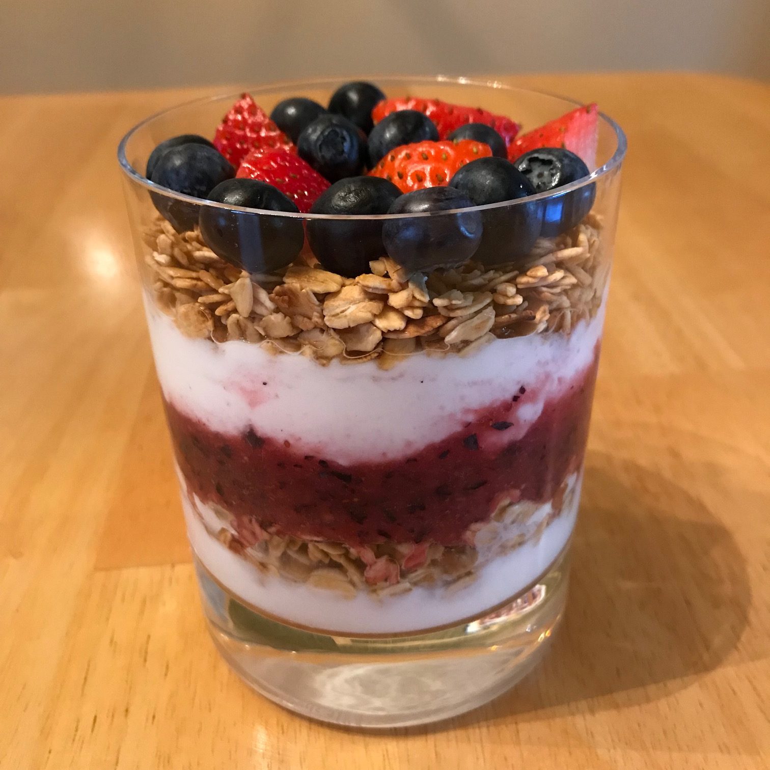 Yogurt parfait with berries and granola